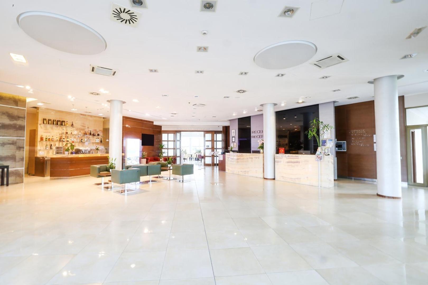 Hotel Premier Aqua - Adults Only Vrdnik Exterior photo The lobby of the hotel