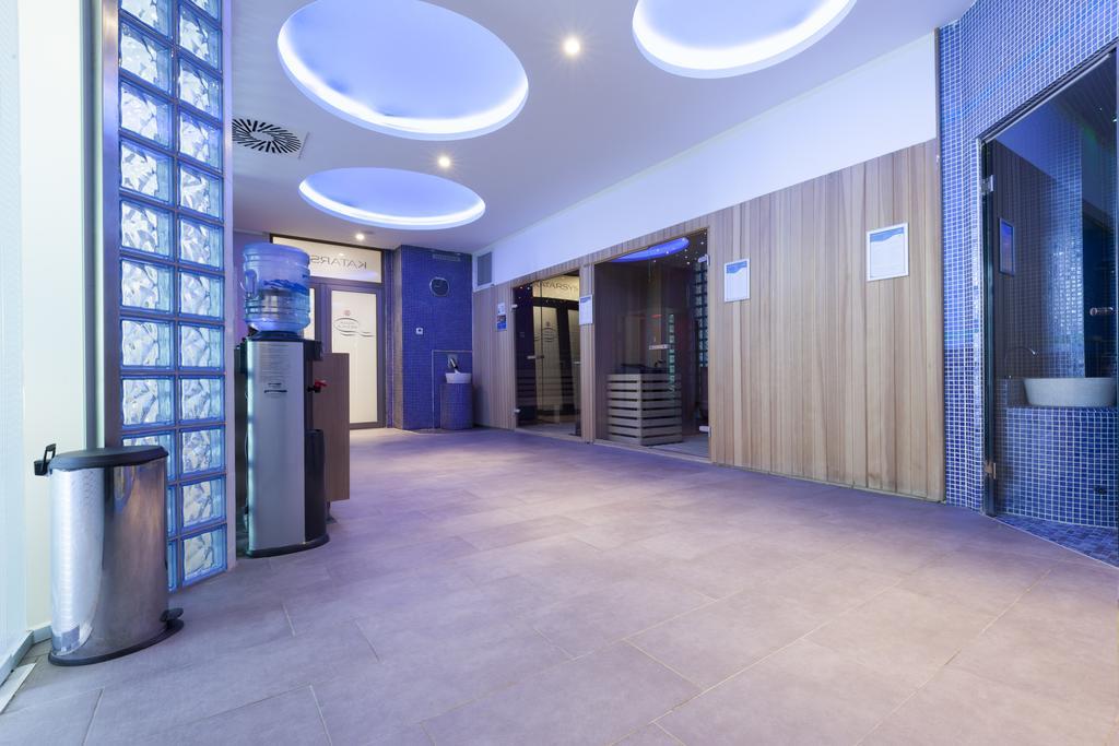 Hotel Premier Aqua - Adults Only Vrdnik Exterior photo The interior of the hotel