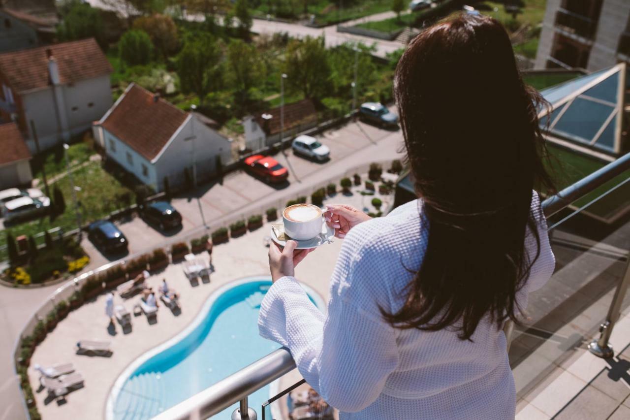 Hotel Premier Aqua - Adults Only Vrdnik Exterior photo A woman on a balcony
